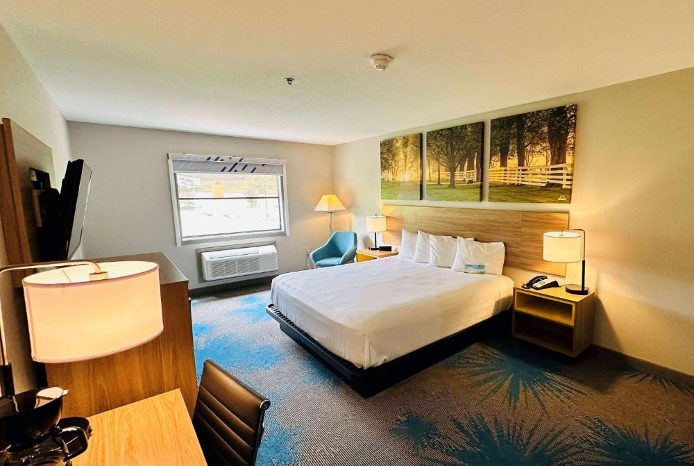 King Room - Mobility Access/Non-Smoking interior
